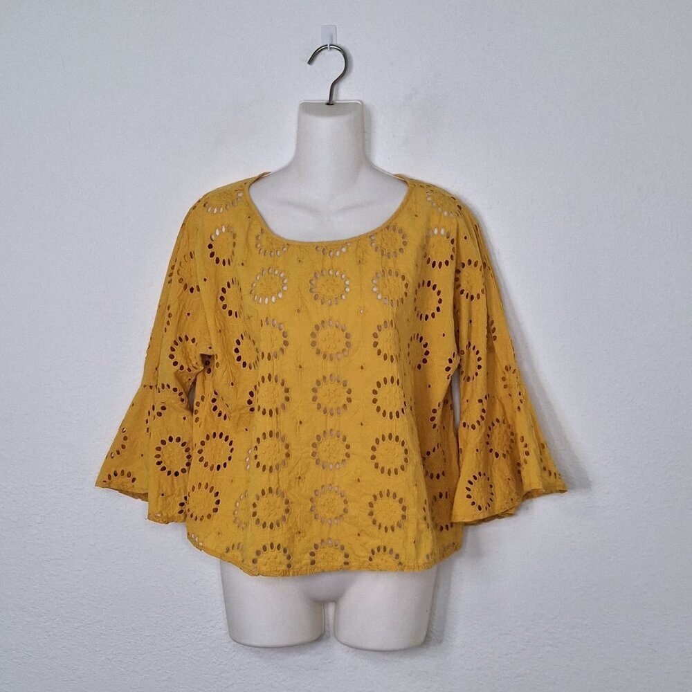 SOHO 100% Cotton Eyelet Top Sz M Crop Bell Sleeves Boho Cottagecore Retro 70s